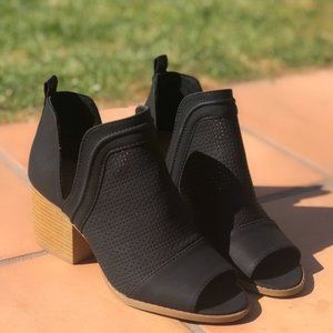 Peep toe ankle booties. Cut out perforated booties. Very comfy. 🌻Color: Black